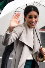 meghan-markle-visiting-the-crown-liquor-saloon-and-out-during-a-walkabout-in-belfast-northern-...jpg