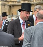 98574455-14731101-Prince_William_was_dressed_in_smart_attire_as_he_joined_his_wife-a-18_174775...jpg