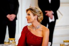 reine-maxima-rouge-prague-diademe-mellerio.jpg