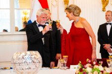 reine-maxima-trinque-toast-prague.jpg