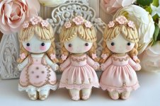 gingerbread-cookies-fancy-dresses_960396-416761.jpg