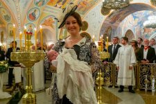 victoria-romanovna-bapteme-fille-kira.jpg