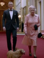 500dbf44dbf62ae92c4740b2be4f546b--queen-of-england-bond-girl.jpg