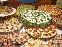 1678203644_food-pibig-info-p-zakuski-na-furshetnii-stol-krasivo-24.jpg