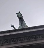 смешно памятник конь.jpg