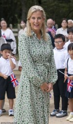 102320425-15119171-Sophie_beamed_as_she_met_with_children_from_the_British_Council_-m-16_17584...jpg