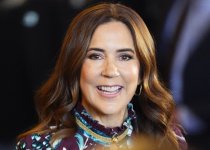 queen-mary-roberto-cavalli-blouse-3.jpg