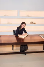letizia-escribiendo-libro-visitas_123.webp
