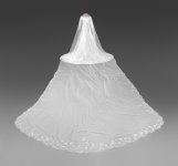 The_wedding_dress_of_The_Duchess_of_Sussex_(3).jpg
