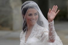 -Kate-Middleton-now-the-Duchess-of-Cambridge-Wedding-Dress-prince-william-and-kate-middleton-2...jpg