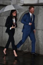 Meghan-Markle-McQueen-Suit-Awards-400x600.jpeg