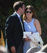 4ED2F19C00000578-6026649-Jack_Brooksbank_kisses_Princess_Eugenie_outside_St_Mary_the_Virg-m-5_...jpg