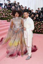 priyanka-chopra-and-nick-jonas-and-attend-the-2019-met-gala-news-photo-1147426944-1557190593.jpg