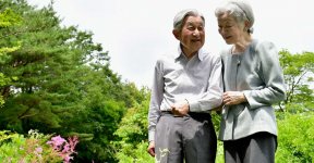 akihito-michiko-tt-1320x694-lt.jpg