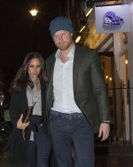 3CCCA62C00000578-4189660-Prince_Harry_and_Meghan_Markle_were_photographed_holding_each_ot-a-11...jpg