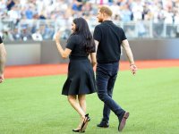 meghan-markle-flat-shoes-281026-1562008053602-image.700x0c.jpg