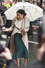 Meghan-Markle-Greeting-Little-Girl-Ireland-March-2018.jpg
