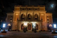 opera_17-8242719.jpg