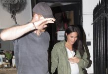 prince-harry-meghan-markle-wellness-store-march-2019_1__vid255945e.jpg