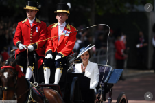 Screenshot 2022-06-02 at 14-34-34 La Familia Real británica acompaña a Isabel II en la celebra...png