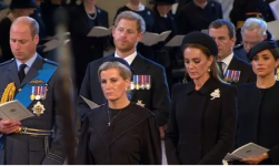 Screenshot 2022-09-14 at 20-19-51 Meghan and Kate Middleton stand side-by-side at service for ...png