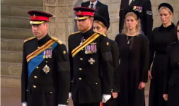 Screenshot 2022-09-17 at 20-12-28 Harry looks broken as he stands next to Queen's coffin with ...png
