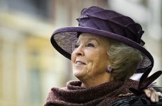 aftreden.koningin.beatrix.troon_.koninklijk.huis_.treedt.af_.willem.alexander.jpg
