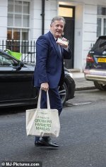 65670785-11547817-Piers_Morgan_leaves_Murano_with_his_goodie_bag_on_Wednesday-m-47_1671229474899.jpg