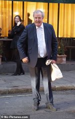 65670807-11547817-Jeremy_Clarkson_leaves_Murano_with_his_goodie_bag_on_Wednesday-a-48_16712294...jpg