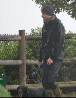 Screenshot 2023-01-05 at 15-02-29 Prince Harry walks dog hours before 'claims William attacked...png