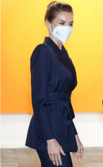 Screenshot 2023-02-22 at 19-45-22 La Reina estrena en ARCO un innovador traje sastre con fajín...png