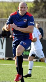 68099791-11795401-Mike_Tindall_took_part_in_the_Battle_of_the_Balls_charity_match_-a-21_167743...jpg