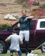58951519-10910511-Harry_takes_off_his_protective_goggles_as_he_pauses_for_a_break_-a-32_165511...jpg