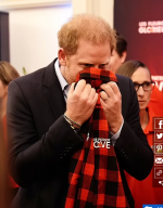 Screenshot 2023-09-16 at 08-01-14 Meghan and Prince Harry are all smiles at Invictus Games event.png