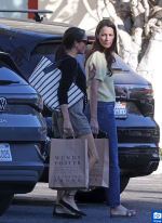 Screenshot 2023-11-14 at 18-32-50 Meghan Markle shows off her legs in chic shorts during lunch...png