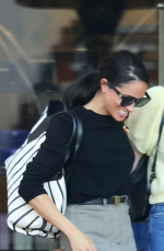 Screenshot 2023-11-14 at 19-05-18 Meghan Markle shows off her legs in chic shorts during lunch...png