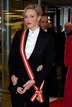 Princess-Charlene-fete-nbaitonale-gala-2019-bowtie-clutch-e1574716385620.jpg