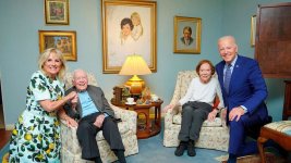 25837188-us-praesident-joe-biden-zu-besuch-bei-den-carters-2DcRmmR4xaef.jpg