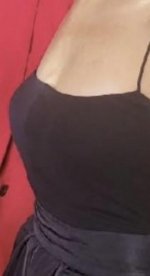 hey-yall-whats-that-on-her-left-hand-v0-v57de3uctbec1.jpeg