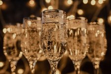 glasses-champagne-with-lights_154515-67.jpg