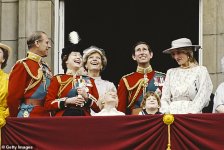 93032603-14178395-The_Royal_Fmaily_laughing_at_the_balcony_of_Buckingham_Palace-a-31_173392133...jpg