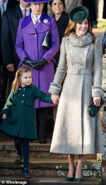 94044535-14279485-At_St_Mary_Magdalene_Church_Sandringham_in_2019_Charlotte_co_ord-m-66_173686...jpg