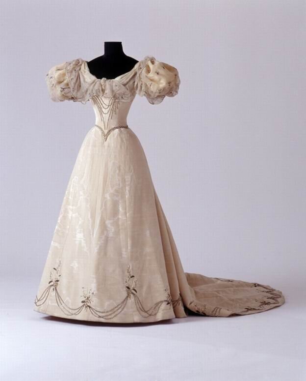 Свадебное платье Александры Эдинбургской 1876 год.