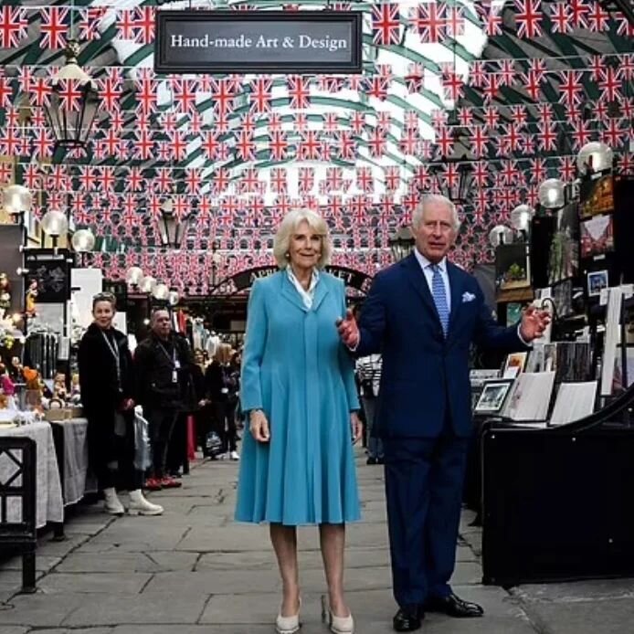 Король Чарльз и Камилла посетили рынок Ковент-Гарден в Лондоне