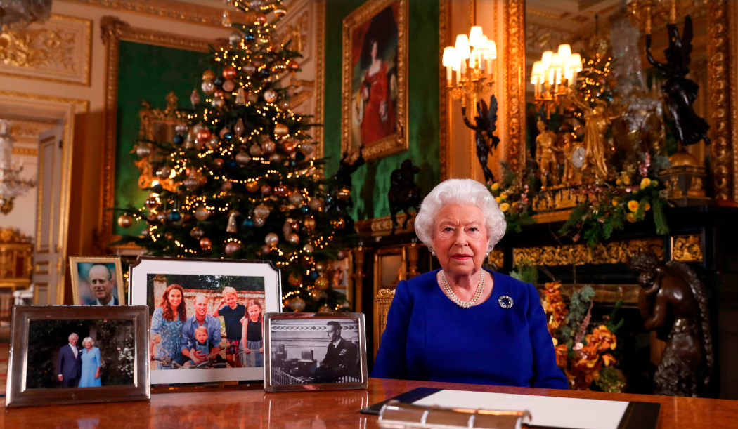 Похоже СМИ и их инсайдеры постепенно утрачивают надежду на то, что герцог и герцогиня Сассекские с детьми будут праздновать Рождество вместе с королевской семьей в Сандрингеме.-6