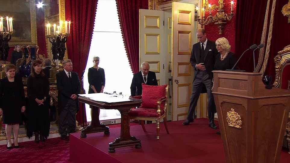 Исторический момент: Тайный Совет провозгласил короля Карла III и эта церемония впервые была показана по ТВ