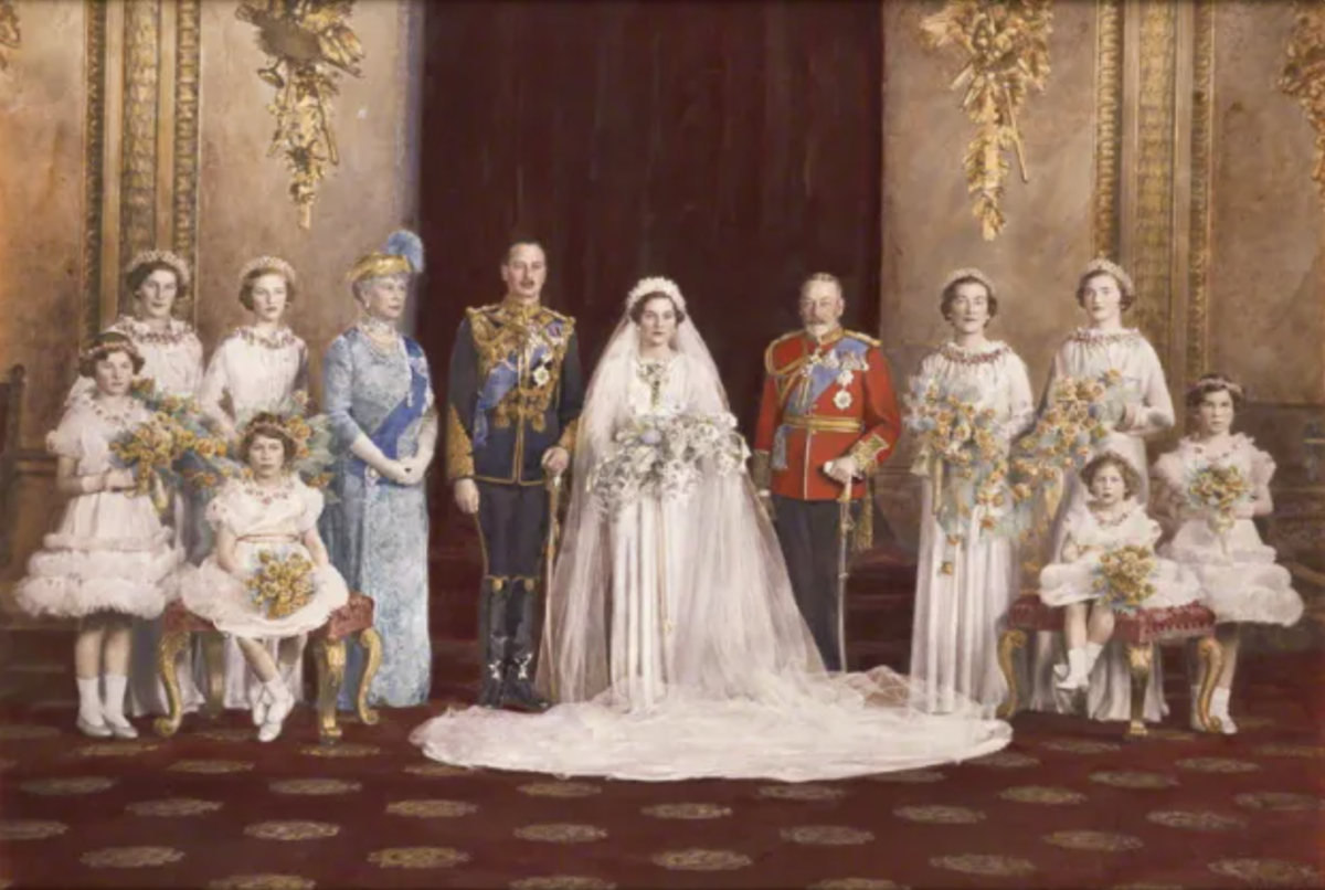  Это продолжение статьи о потомках короля Георга V и королевы Марии Текской, который составляют сейчас королевскую семью Великобритании.-2