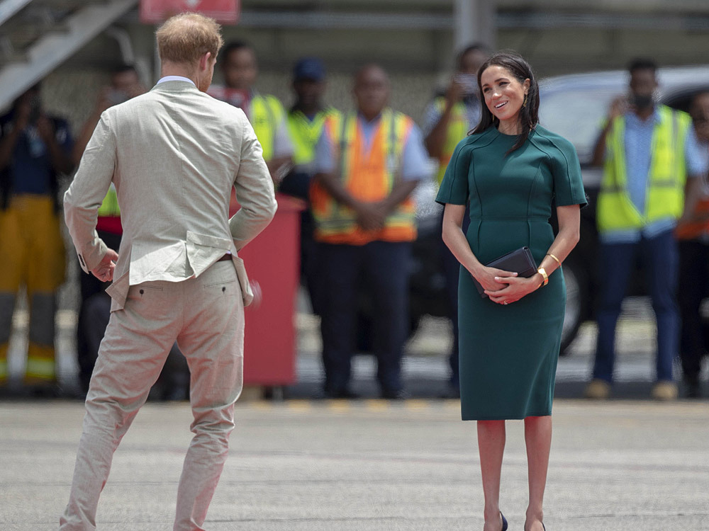 princeharryandme: «I.Give. Up.What.Shit.Is.This.  Танцы со звездами на прослушивании?  Моя лучшая догадка.  «Сумочка Харриет и какая-то бусинка с квадратными глазами, толстая цыпочка, бустин из кровавого ужасного платья…