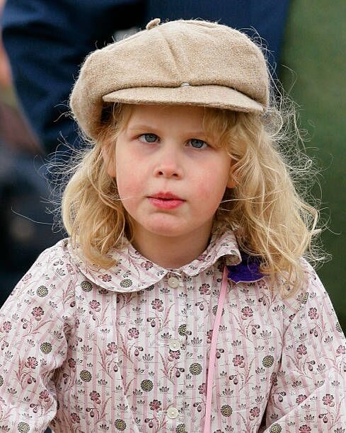  8 ноября 2023 года исполнилось 20 лет младшей внучке покойной королевы Елизаветы II леди Луизе Виндзор, дочери принца Эдварда и его жены Софи.-6