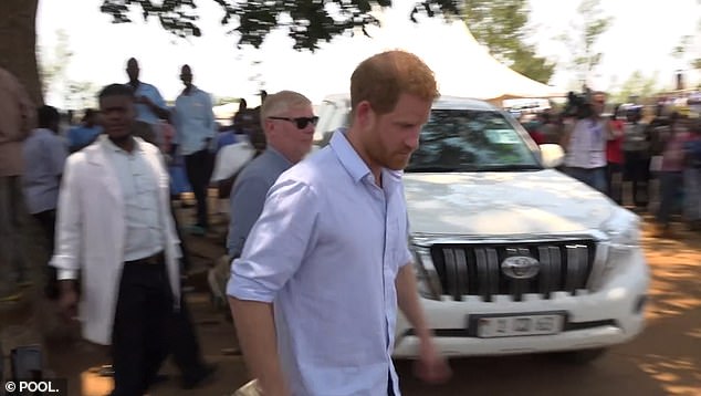 Принцу Гарри задали вопрос, когда он покинул медицинский центр Mauwa в Малави во вторник